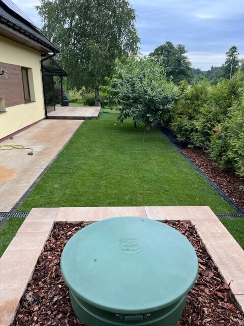 Wysokiej jakości trawa rolowana gotowa do montażu